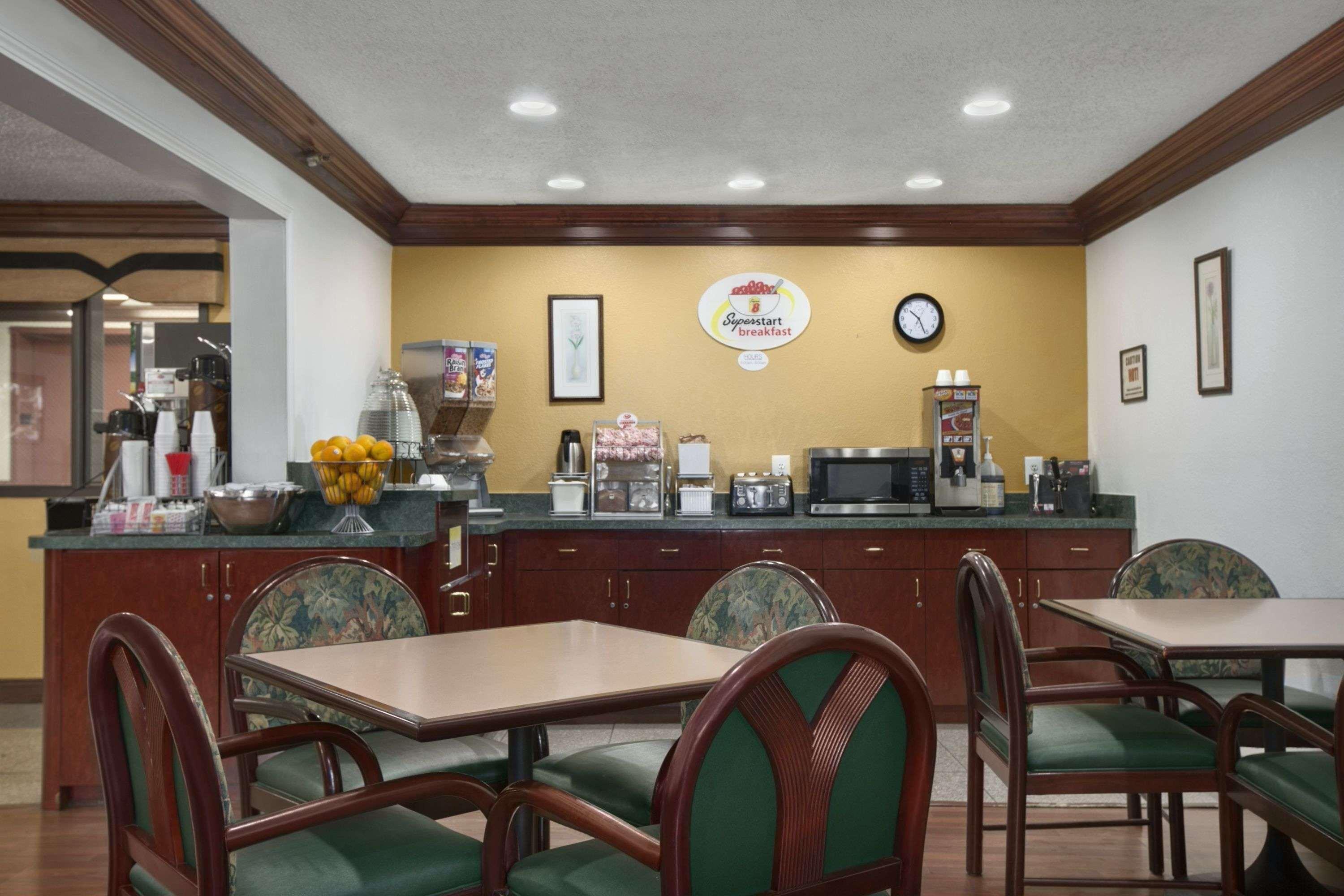 Super 8 By Wyndham Canton/Livonia Area Exterior foto