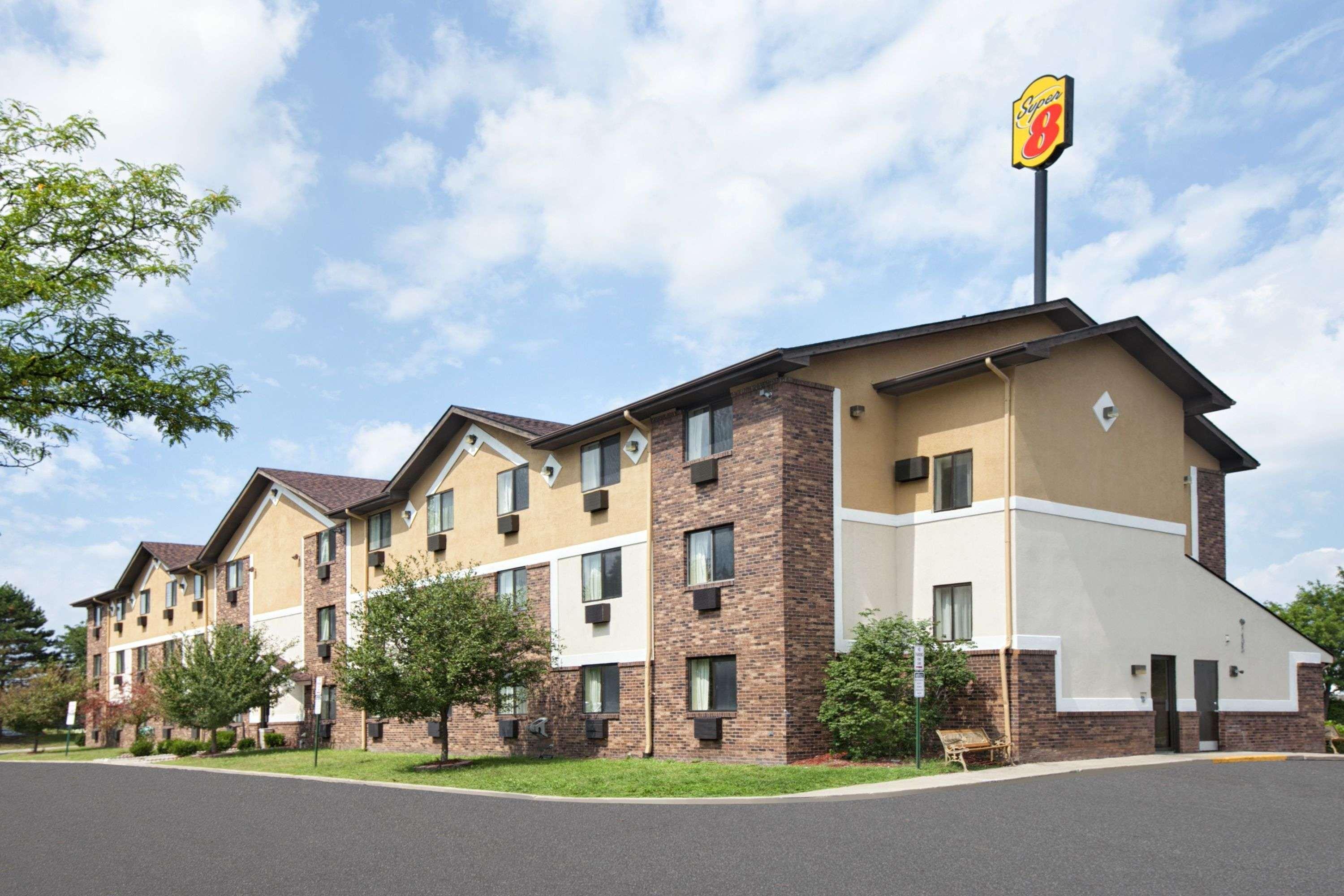 Super 8 By Wyndham Canton/Livonia Area Exterior foto