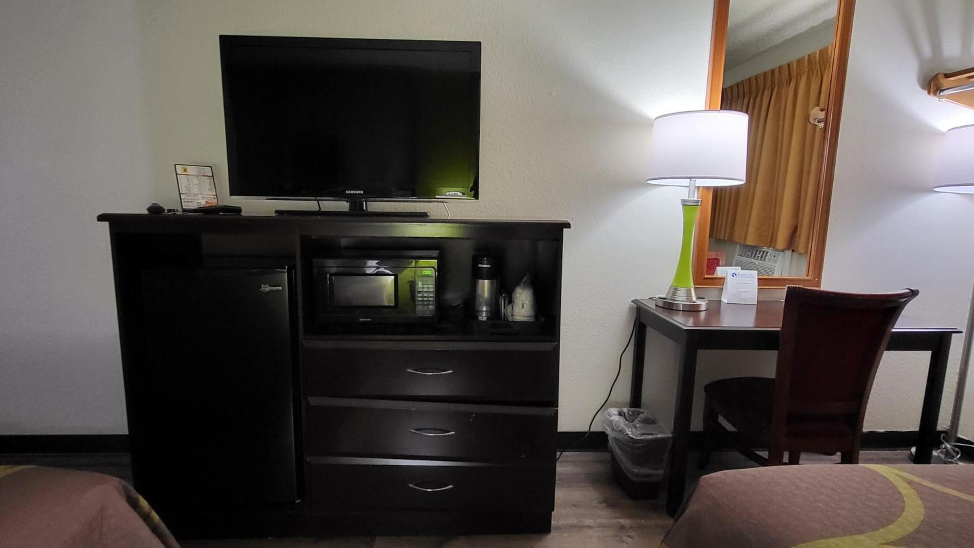 Super 8 By Wyndham Canton/Livonia Area Exterior foto