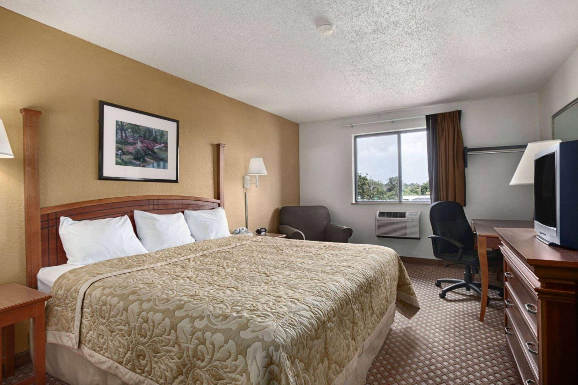 Super 8 By Wyndham Canton/Livonia Area Exterior foto